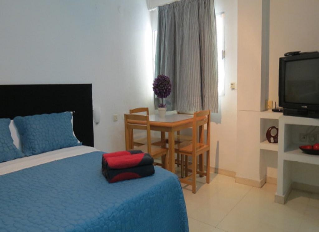Comet Suites Almona Granada Room photo