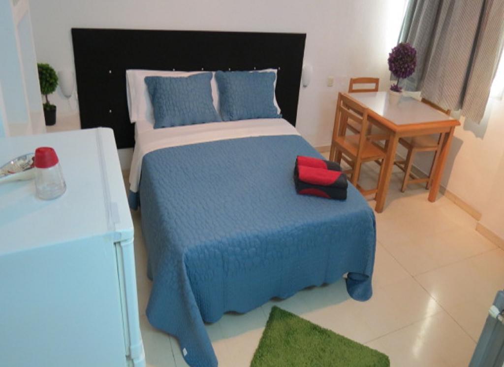 Comet Suites Almona Granada Room photo
